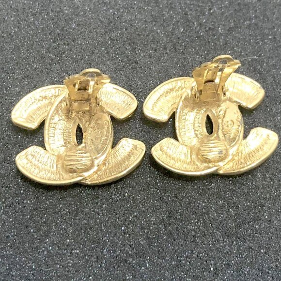 CHANEL CC Logos Quilted Vintage Clip-On Earrings Gold Tone Auth D-e11123 - Picture 7 of 10